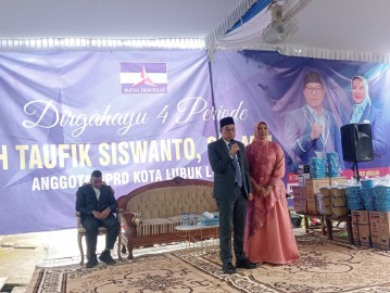 HTS Berhasil Empat Periode di DPRD, Sang Istri Menangis Ceritakan Perjuangan Awal 2004