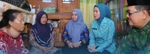 PKK Dan BAZNAS Lubuklinggau Salurkan Sembako Dana Kesehatan Bagi Warga Sakit
