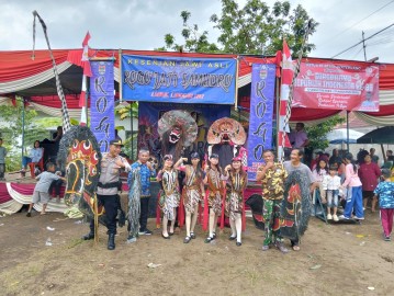 Warga RT 07 Watervang Cetak Sejarah, Gelar Kudai Lumping Pertama di HUT RI ke-80 Kota Lubuklinggau