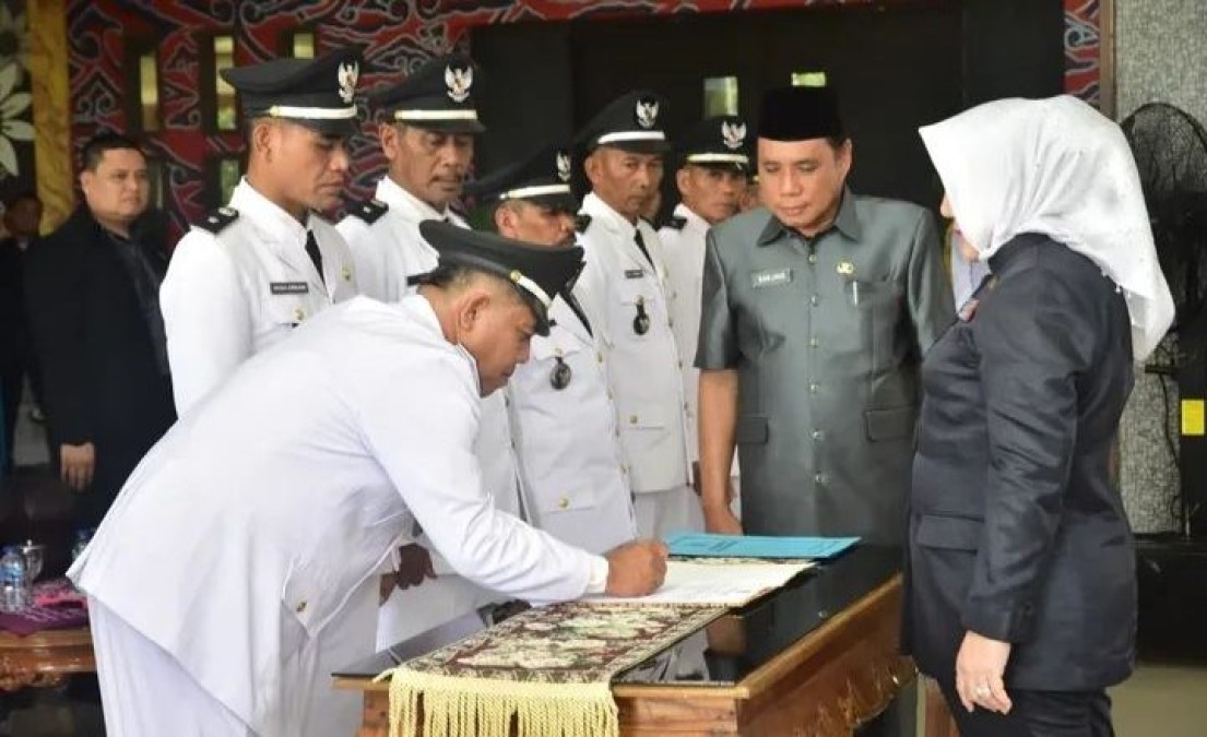 Perpanjangan Massa Jabatan, Bupati Mura Kukuhkan 13 Kades