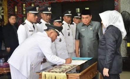 Perpanjangan Massa Jabatan, Bupati Mura Kukuhkan 13 Kades