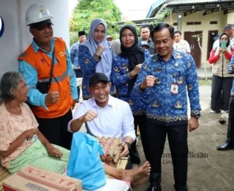 Wako Linggau Salurkan 50 Paket Sembako Untuk Warga Siring Agung