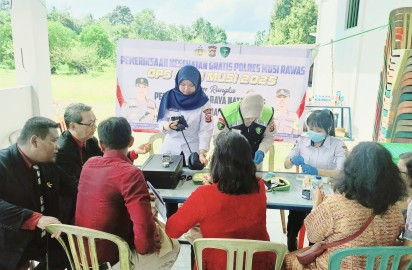 Natal Oikumene, Sidokkes Polres Mura Beri Pelayanan Kesehatan Gratis