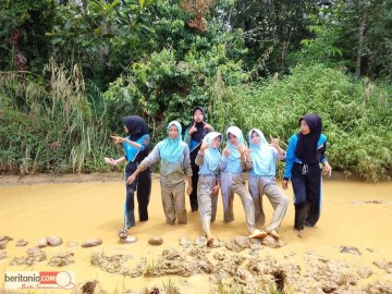 Akses Jalan Desa Sadu Kecamatan BTS Ulu Kabupaten Musi Rawas Berlumpur