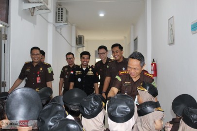 Bangun Kesadaran Hukum Sejak Dini, Puluhan Anak PAUD Kunjungi Kejaksaan Lubuklinggau 