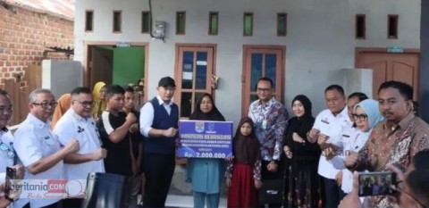 Wako Serahkan Santuan Dari BPJS Ketenagakerjaan kepada Keluarga Korban Lakalantas Bus ALS