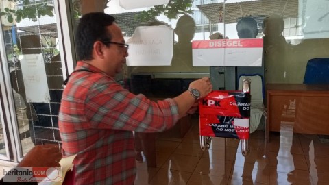 KPK Segel Ruang Kerja Bupati Muara Enim Dan Dinas Pendidikan Dan Kebudayaan 